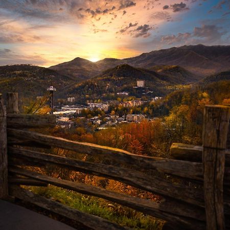 Serenity Heights, Amazing Views, Hot Tub Pool Access, 1089 Free Tickets Each Paid Day, Dollywood ガトリンバーグ エクステリア 写真