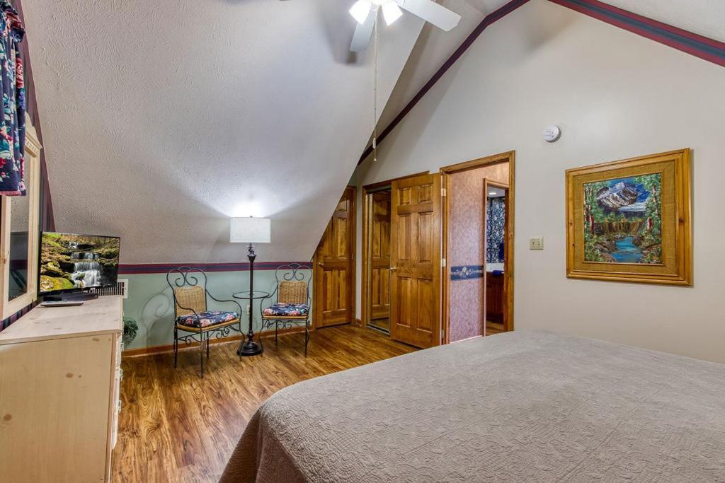 Serenity Heights, Amazing Views, Hot Tub Pool Access, 1089 Free Tickets Each Paid Day, Dollywood ガトリンバーグ エクステリア 写真