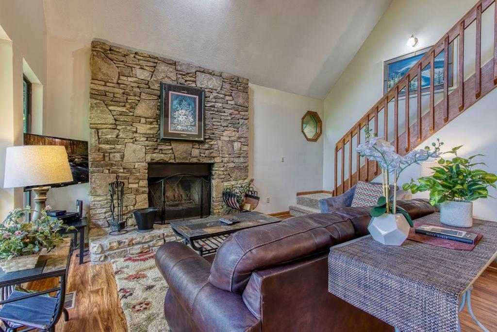 Serenity Heights, Amazing Views, Hot Tub Pool Access, 1089 Free Tickets Each Paid Day, Dollywood ガトリンバーグ エクステリア 写真