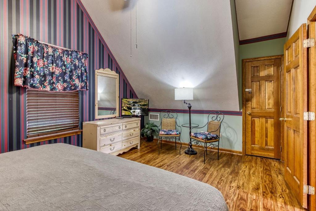 Serenity Heights, Amazing Views, Hot Tub Pool Access, 1089 Free Tickets Each Paid Day, Dollywood ガトリンバーグ エクステリア 写真