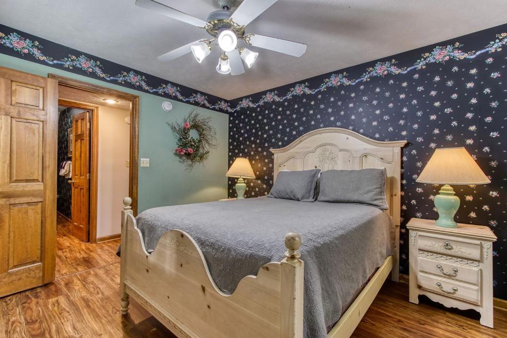 Serenity Heights, Amazing Views, Hot Tub Pool Access, 1089 Free Tickets Each Paid Day, Dollywood ガトリンバーグ エクステリア 写真